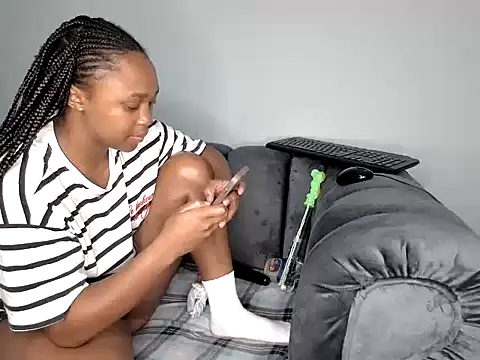 Snapshot of Pearl_00 chatting on October 28, 4:49 am Pearl 00 online show from October 28, 4:49 am