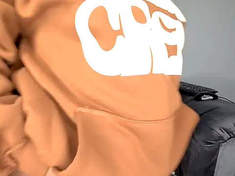 Snapshot of Pearl_00 chatting on October 29, 8:32 pm Pearl 00 online show from October 29, 8:32 pm