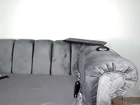 Snapshot of Pearl_00 chatting on November 6, 9:59 pm Pearl 00 online show from November 6, 9:59 pm