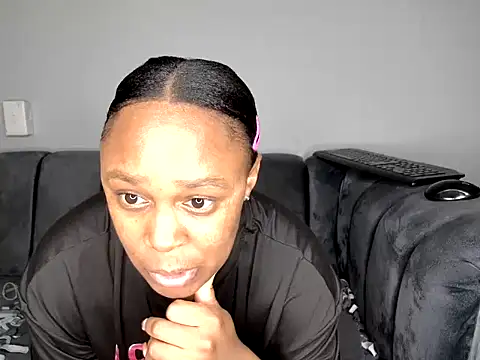 Snapshot of Pearl_00 chatting on November 14, 8:29 pm Pearl 00 online show from November 14, 8:29 pm