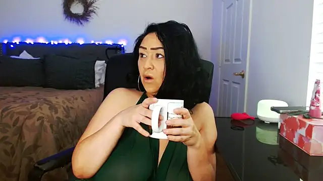 AlyssiaAmoreXO online show from May 25, 9:10 pm