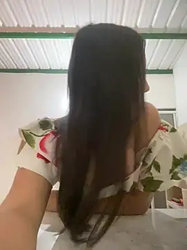 Snapshot of YuliiCamm chatting on December 14, 12:11 am YuliiCamm online show from December 14, 12:11 am