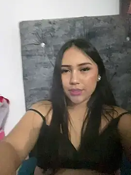 Snapshot of YuliiCamm chatting on December 18, 2:53 am YuliiCamm online show from December 18, 2:53 am