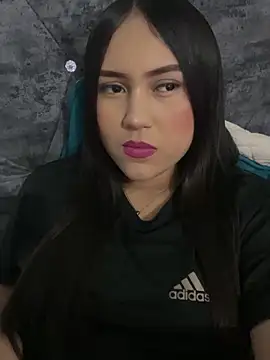 Snapshot of YuliiCamm chatting on January 25, 1:43 am YuliiCamm online show from January 25, 1:43 am