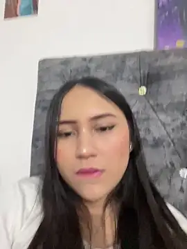 Snapshot of YuliiCamm chatting on February 5, 12:31 am YuliiCamm online show from February 5, 12:31 am