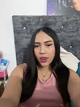 Snapshot of YuliiCamm chatting on February 5, 11:06 pm YuliiCamm online show from February 5, 11:06 pm