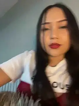 Snapshot of YuliiCamm chatting on February 15, 1:42 am YuliiCamm online show from February 15, 1:42 am