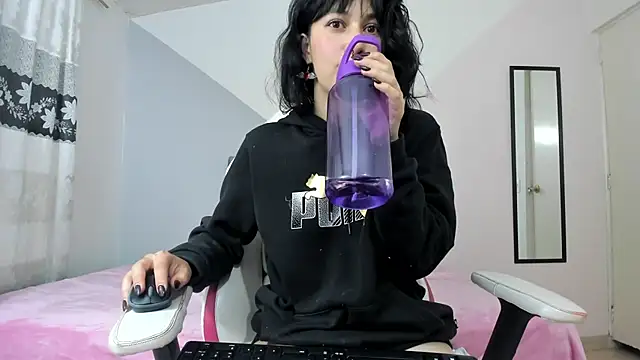 Camcrush   online show from March 3, 9:59 pm