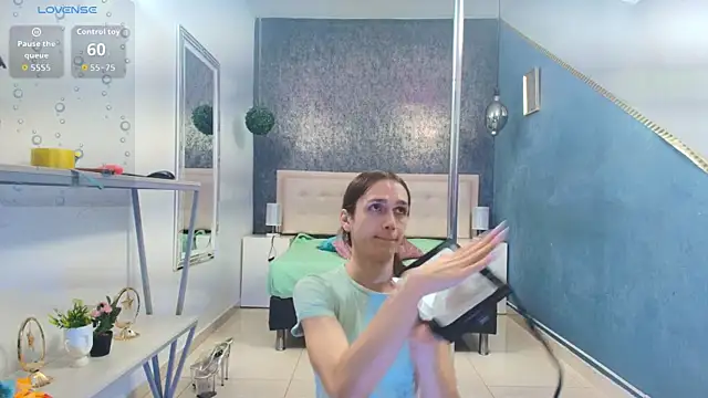 Snapshot of Celestial_Queen_ chatting on July 14, 1:28 pm Celestial Queen online show from July 14, 1:28 pm