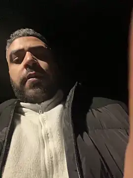 Snapshot of Dikkiduohottt chatting on January 18, 4:49 am Dikkiduohottt online show from January 18, 4:49 am