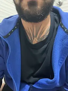 Snapshot of Dikkiduohottt chatting on February 14, 8:49 pm Dikkiduohottt online show from February 14, 8:49 pm