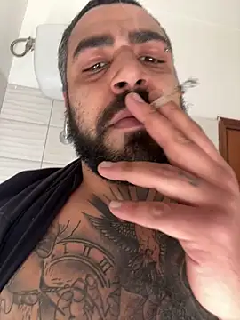 Snapshot of Dikkiduohottt chatting on April 3, 1:09 pm Dikkiduohottt online show from April 3, 1:09 pm