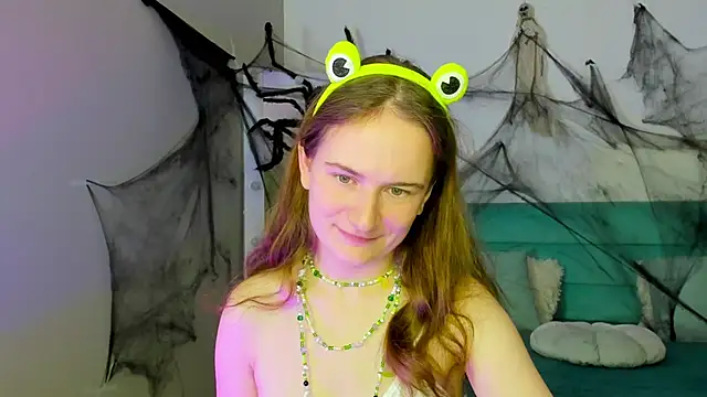 Snapshot of L1ittle_kitty_ chatting on October 27, 6:39 am L1ittle kitty online show from October 27, 6:39 am