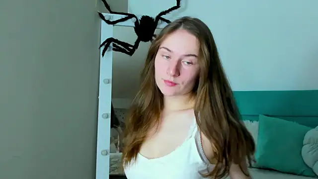 Snapshot of L1ittle_kitty_ chatting on November 8, 6:35 am L1ittle kitty online show from November 8, 6:35 am