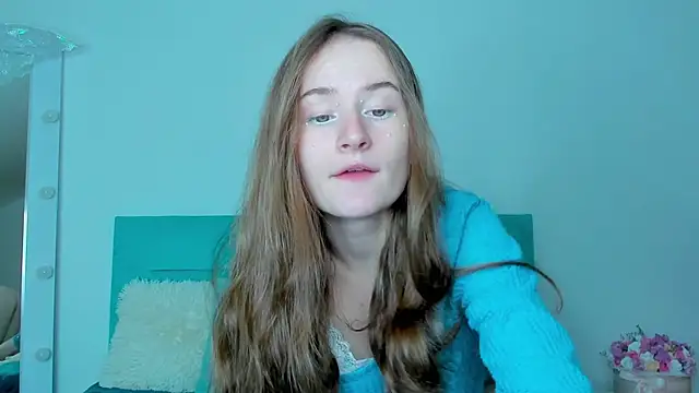 Snapshot of L1ittle_kitty_ chatting on November 13, 6:34 am L1ittle kitty online show from November 13, 6:34 am