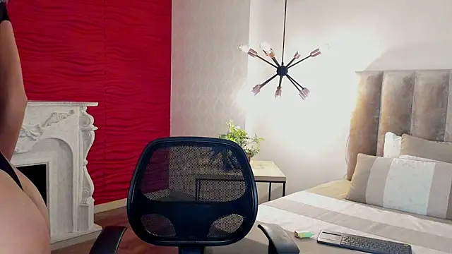 Alisha-Bond online show from December 3, 8:29 pm