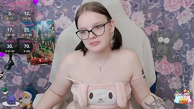 Snapshot of DivaMarisa chatting on February 14, 8:31 am DivaMarisa online show from February 14, 8:31 am