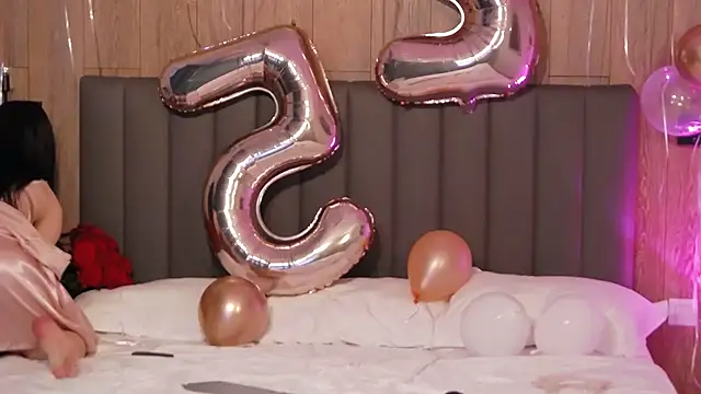 AllisonSky online show from February 7, 1:43 pm