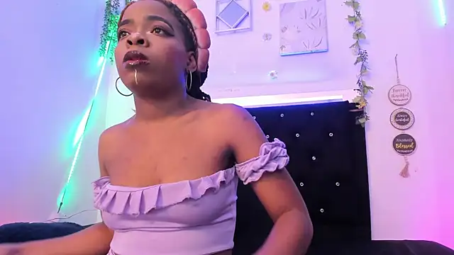 Snapshot of Liilly_Taylor1 chatting on October 5, 5:44 pm Liilly Taylor1 online show from October 5, 5:44 pm