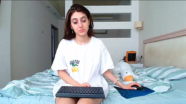 Snapshot of Iren chatting on February 3, 8:52 am Iren online show from February 3, 8:52 am