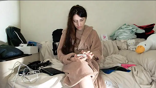 Snapshot of Iren chatting on February 13, 1:01 am Iren online show from February 13, 1:01 am