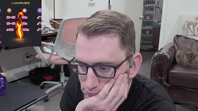 Snapshot of AveragePenisAxel chatting on January 12, 8:03 pm AveragePenisAxel online show from January 12, 8:03 pm