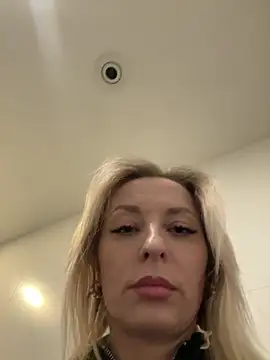 Snapshot of Diamond_Bunny_ chatting on November 19, 2:39 pm Diamond Bunny online show from November 19, 2:39 pm