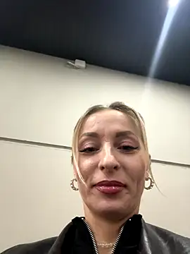 Snapshot of Diamond_Bunny_ chatting on November 22, 2:49 pm Diamond Bunny online show from November 22, 2:49 pm