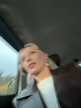 Diamond Bunny  online show from March 25, 3:51 pm