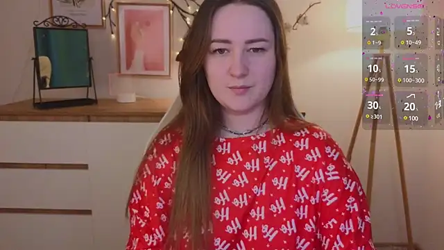 Snapshot of Emma_B1uem chatting on December 17, 10:11 pm Emma B1uem online show from December 17, 10:11 pm