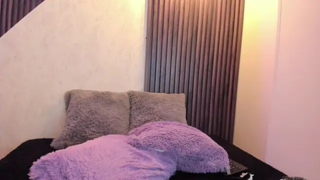 laurin clauz  online show from February 11, 6:44 pm