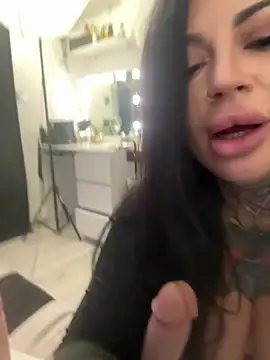 krysstal003 online show from January 5, 1:35 am