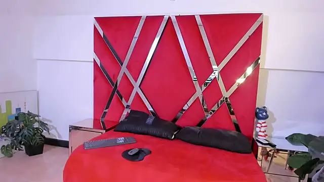 Milanxht online show from October 10, 8:30 pm