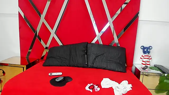 Milanxht online show from November 9, 8:29 pm