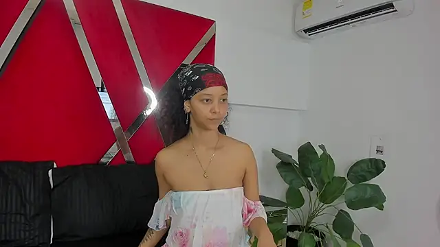 Milanxht online show from November 23, 8:30 pm