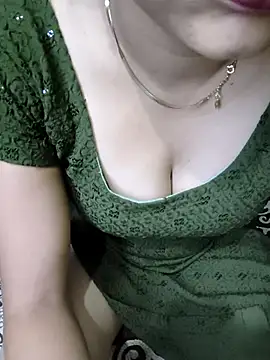 kaveerpooja947 online show from March 3, 4:46 pm