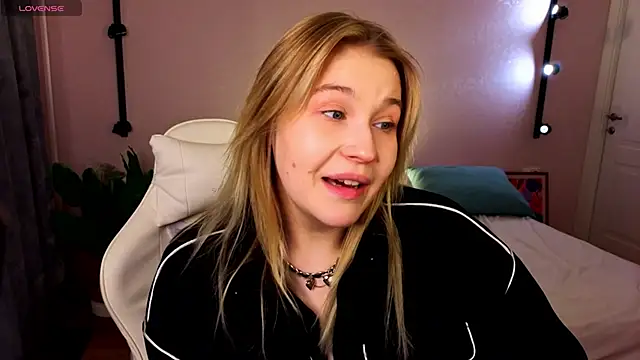 Colleen Blake online show from April 12, 4:45 pm