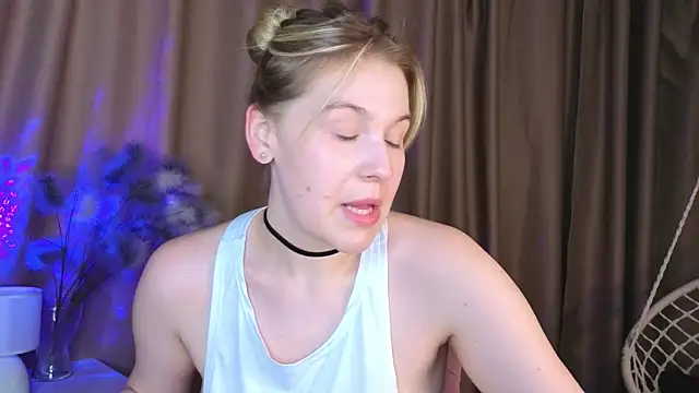 Snapshot of Colleen_Blake chatting on July 7, 5:06 pm Colleen Blake online show from July 7, 5:06 pm