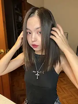 Snapshot of lalallalalaa- chatting on December 17, 10:12 am lalallalalaa- online show from December 17, 10:12 am