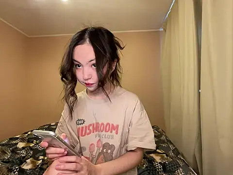 Snapshot of lalallalalaa- chatting on February 5, 4:48 am lalallalalaa- online show from February 5, 4:48 am