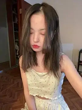 Snapshot of lalallalalaa- chatting on February 18, 3:42 am lalallalalaa- online show from February 18, 3:42 am