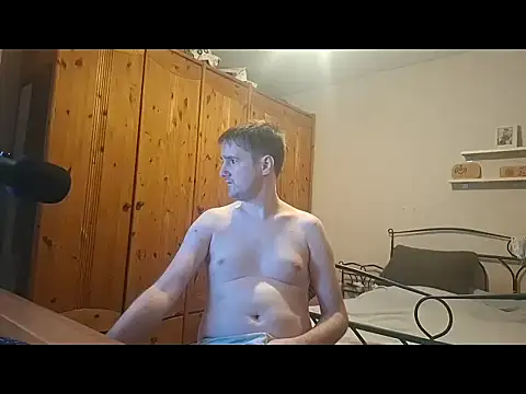 Snapshot of Loveme1902 chatting on January 17, 8:56 am Loveme1902 online show from January 17, 8:56 am