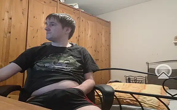 Snapshot of Loveme1902 chatting on March 14, 10:39 am Loveme1902 online show from March 14, 10:39 am