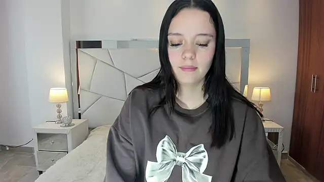 Bella-hadiid online show from December 22, 2:38 pm
