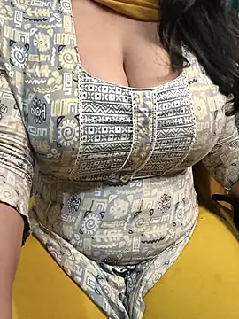 Anamika Kapoor online show from October 11, 10:08 pm