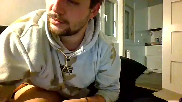 Snapshot of zxzzz29 chatting on January 31, 9:48 pm zxzzz29 online show from January 31, 9:48 pm