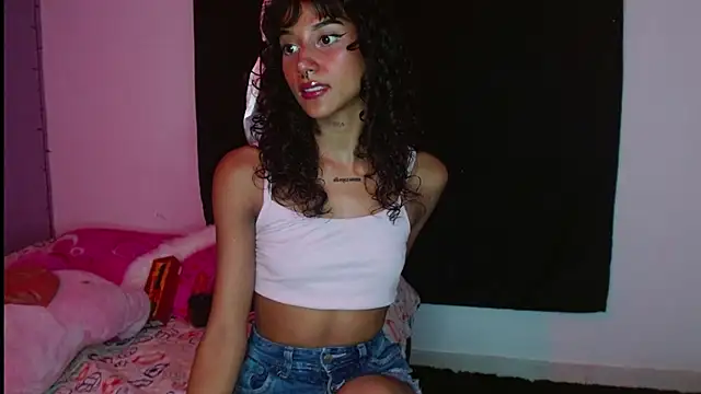 Snapshot of Chelsea__2 chatting on December 19, 8:34 pm Chelsea 2 online show from December 19, 8:34 pm