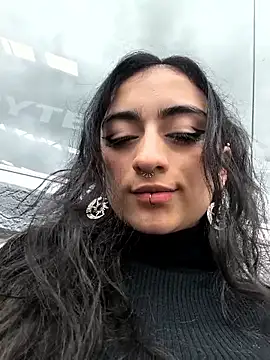 Lila Desiree online show from April 11, 5:28 pm