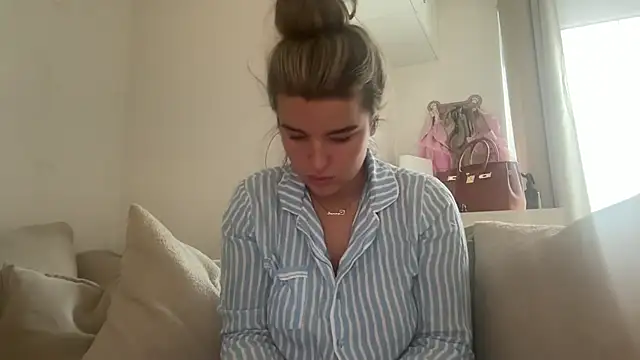 maisiesmithx online show from October 28, 12:09 pm