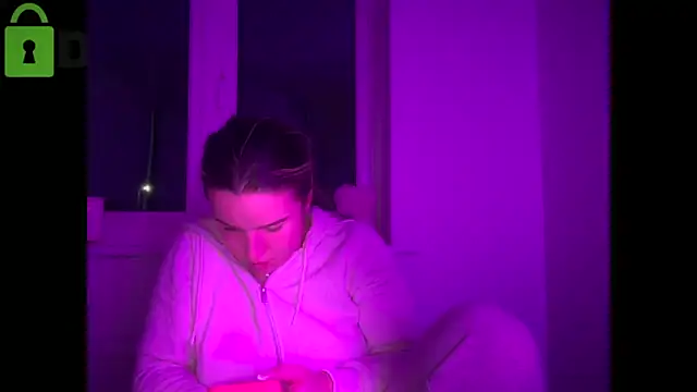 maisiesmithx online show from February 7, 10:24 pm